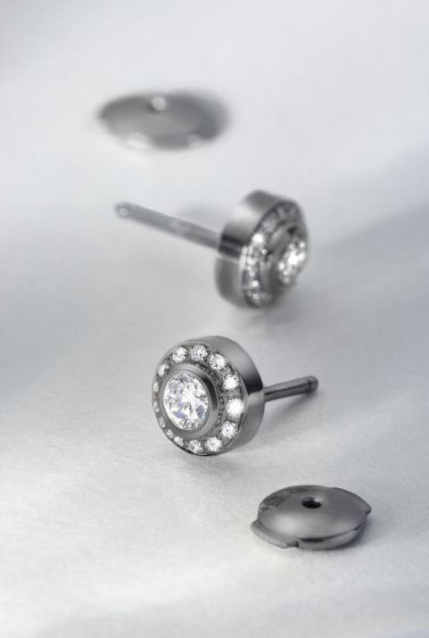 Earrings with 0.52ct Round Diamond in Black Gold Bezel Setting - Redline - 0++