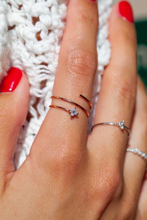 Ring with 0.056ct Round Diamond in Rose Gold Prong Setting - Redline - 0++