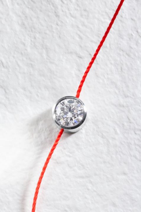 String Bracelet with 0.40ct Round Diamond in White Gold Bezel Setting - Redline - 0++