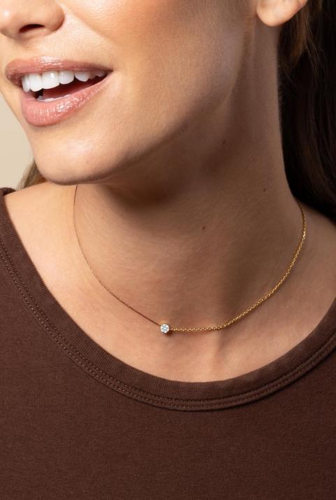 String-Chain Necklace with 0.10ct Round Diamond in Yellow Gold Cluster Setting - Redline - 0++