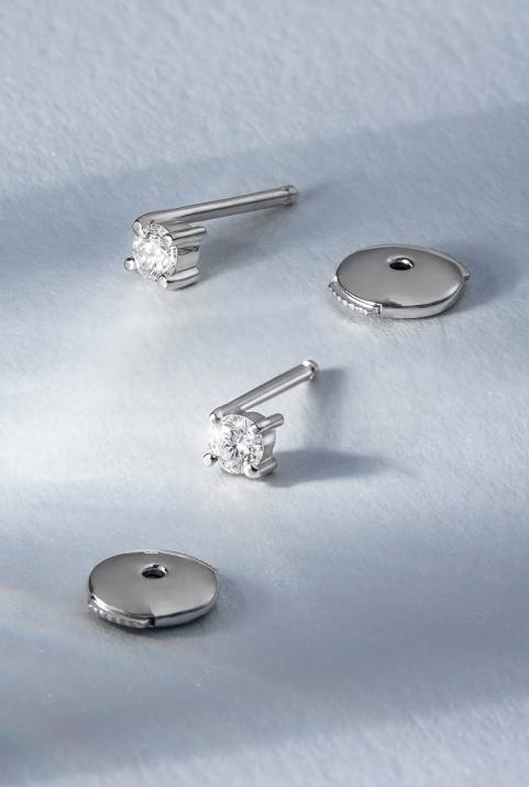 Earrings with 0.16ct Round Diamond in White Gold Prong Setting - Redline - 0++