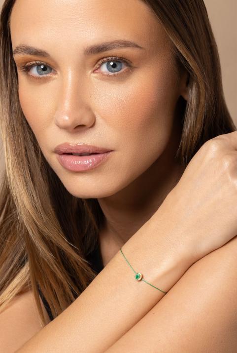 String Bracelet For Women with 0.06ct Oval Diamond and Emeraldin Yellow Gold Prong Setting - Redline - 0++