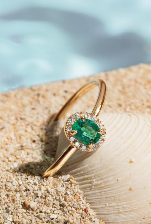 Ring with 0.06ct Oval Diamond and Emerald in Rose Gold Prong Setting - Redline - 0++