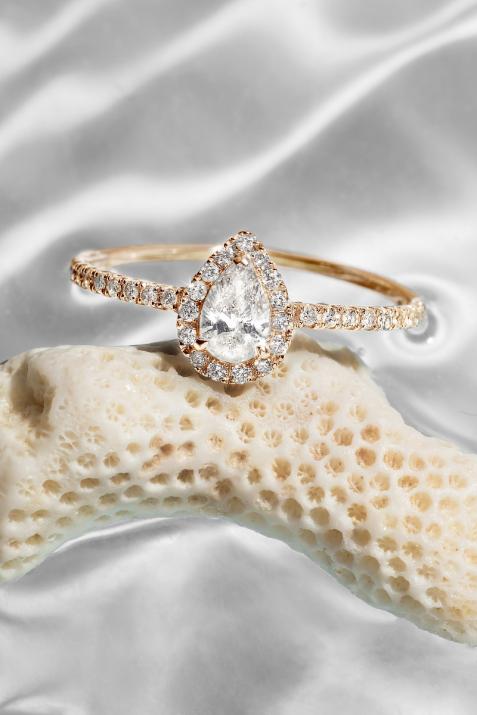 Ring with 0.43ct Pear Diamond in Rose Gold Prong Setting - Redline - 0++