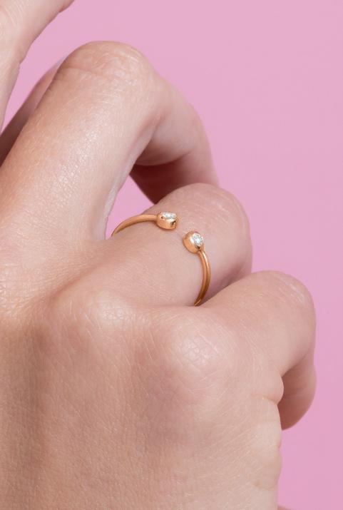 Ring with 0.10ct Round Diamond in Rose Gold Bezel Setting - Redline - 0++