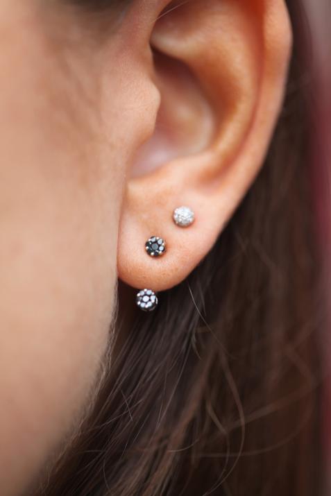 Earrings with 0.10ct Round Diamond in White Gold Cluster Setting - Redline - 0++