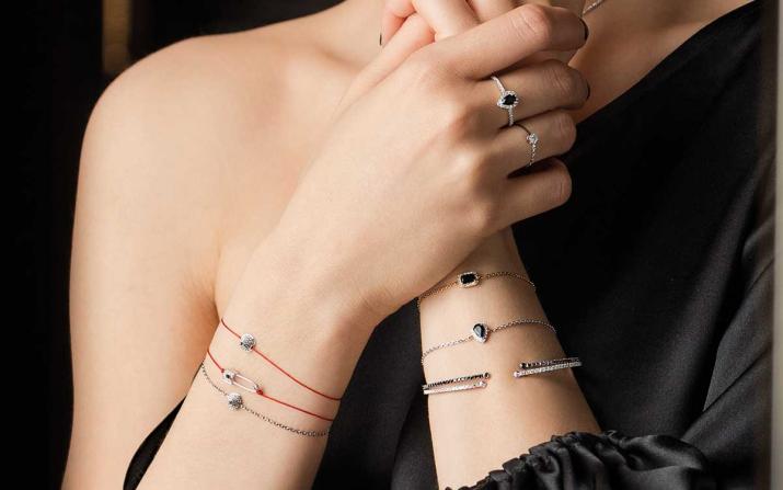 Bangle Bracelet with 0.91ct Round Black Diamond in Rose Gold Prong Setting - Redline - 0++