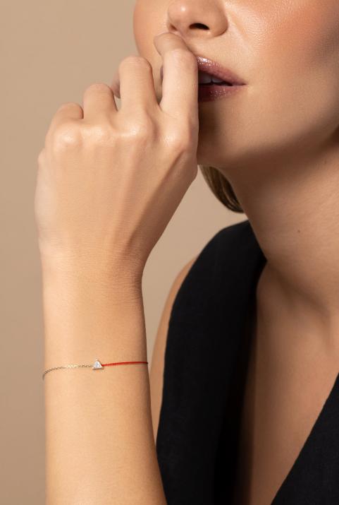 String-Chain Bracelet For Women with 0.20ct Trillion Diamond in White Gold Prong Setting - Redline - 0++