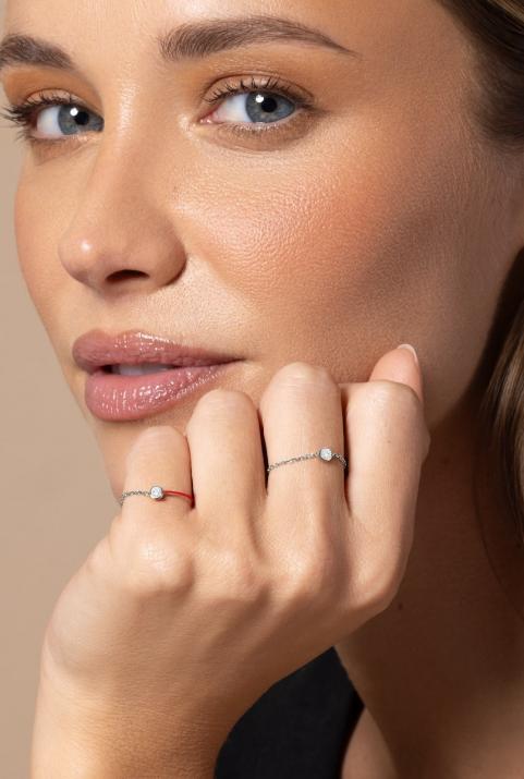 Chain Ring with 0.10ct Round Diamond in White Gold Bezel Setting - Redline - 0++