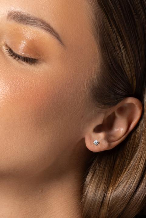 So Pure Courtoise Earring Yellow Gold - Redline - 0++
