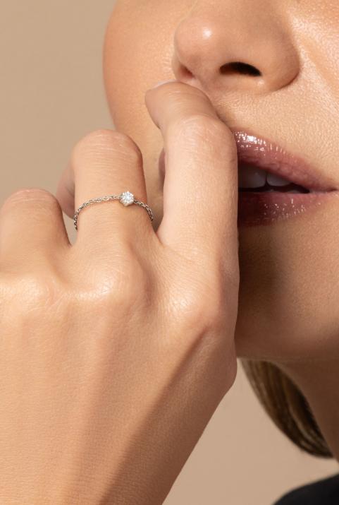 Absolu 0.10ct diamond chain ring in white gold - Redline - 0++