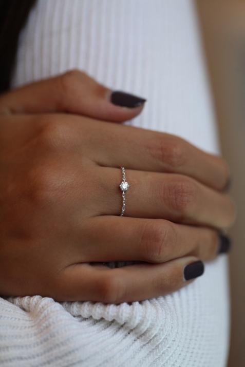 Absolu 0.10ct diamond chain ring in white gold - Redline - 0++