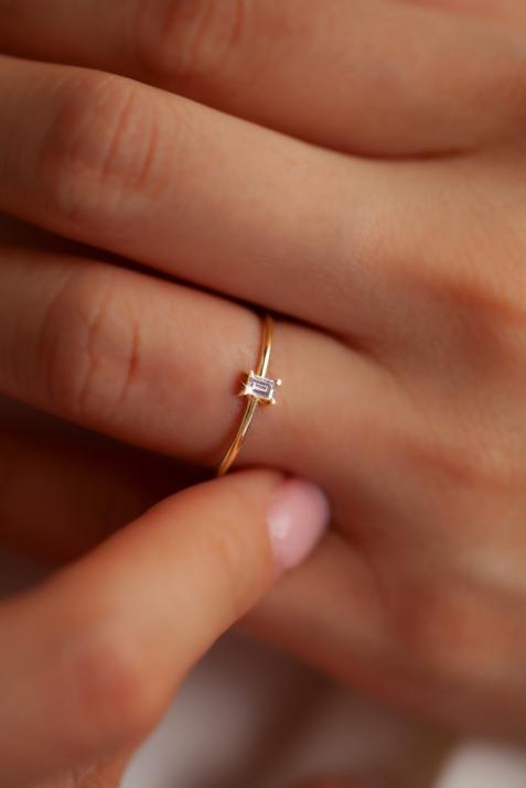 Ring with 0.10ct Princess Diamond in Yellow Gold Prong Setting - Redline - 0++