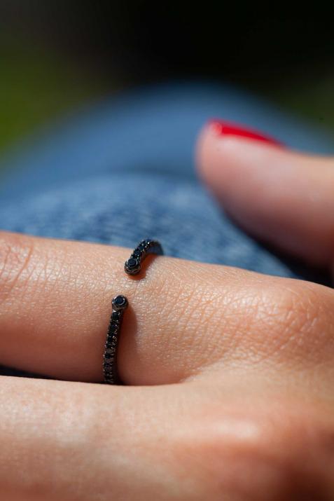 Ring with 0.29ct Round Black Diamond in Rose Gold Prong Setting - Redline - 0++