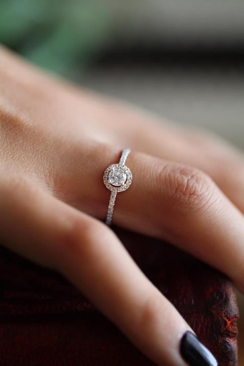 Ring with 0.47ct Round Diamond in Rose Gold Prong Setting - Redline - 0++