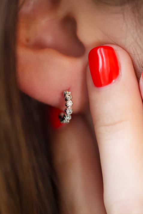 Earrings with 0.168ct Round Diamond in White Gold Prong Setting - Redline - 0++