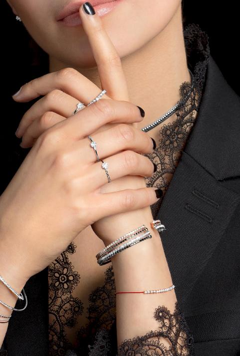 Bangle Bracelet with 0.91ct Round Diamond in Yellow Gold Prong Setting - Redline - 0++