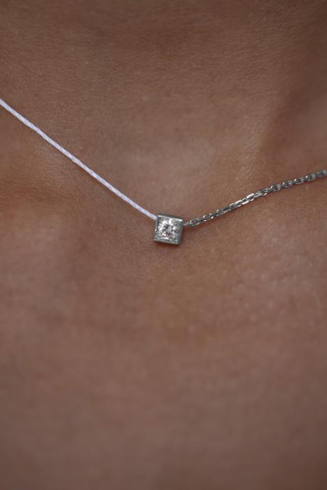 String-Chain Necklace with 0.10ct Round Diamond in White Gold Square Setting - Redline - 0++