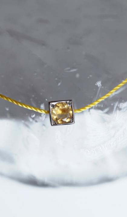 Cube Yellow Saphir String Bracelet in White Gold Bezel Setting - Redline