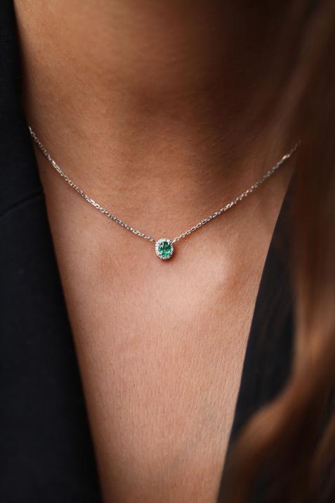 Chain Necklace For Women with 0.07ct Oval Diamond and Emeraldin White Gold Prong Setting - Redline - 0++