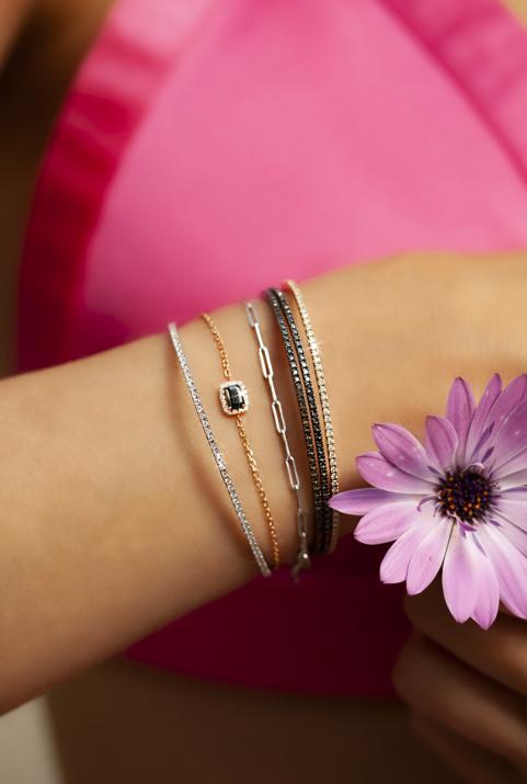 Bangle Bracelet with 0.91ct Round Diamond in Rose Gold Prong Setting - Redline - 0++