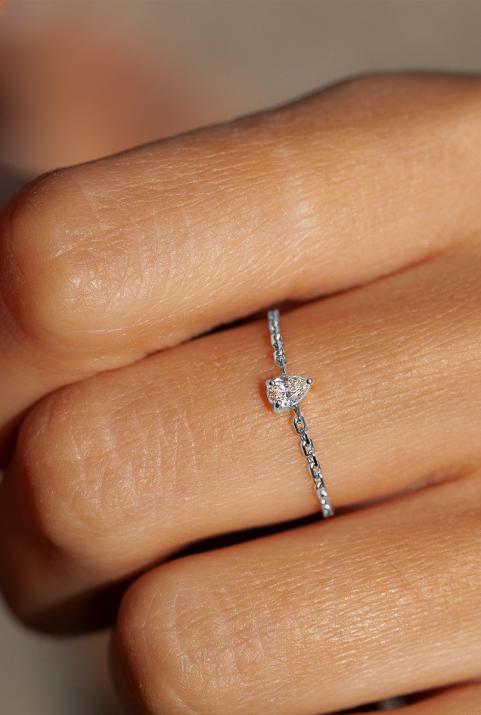 Ring with 0.10ct Pear Diamond in White Gold Prong Setting - Redline - 0++