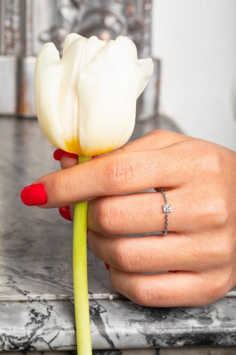 Ring with 0.11ct Princess Diamond in White Gold Prong Setting - Redline - 0++