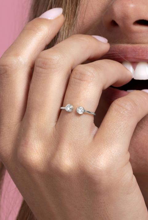 Ring with 0.20ct Round Diamond in White Gold Bezel Setting - Redline - 0++