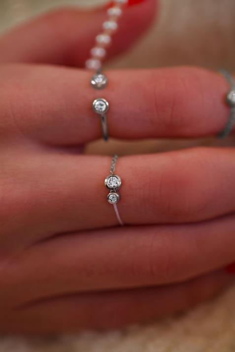 String Ring with 0.15ct Round Diamond in White Gold Bezel Setting - Redline - 0++