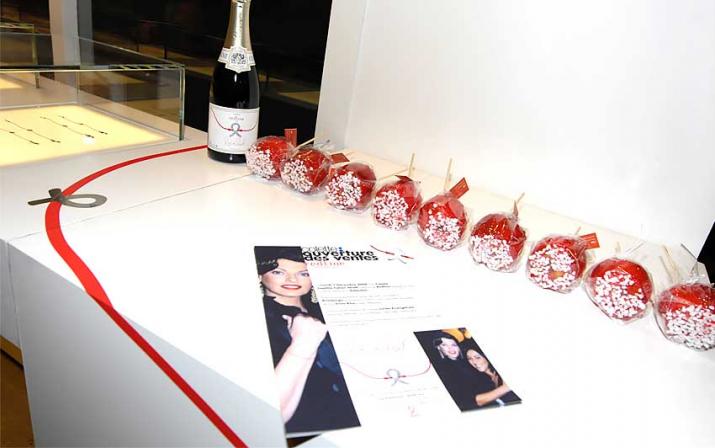 String Bracelet For Women with 0.069ct Round Diamond in White Gold Pavé Setting - Redline - 0++