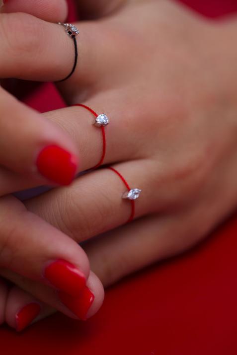 String Ring with 0.10ct Pear Diamond in White Gold Prong Setting - Redline - 0++