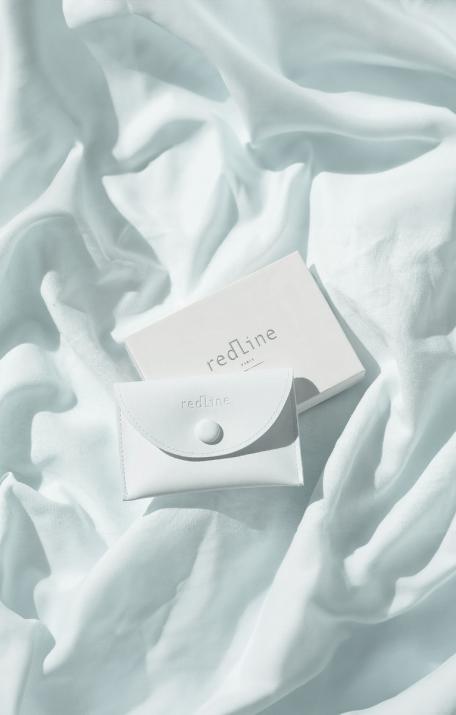 Snap-fastening pouch with silver snowflakes and embossed logo - Redline - 0++