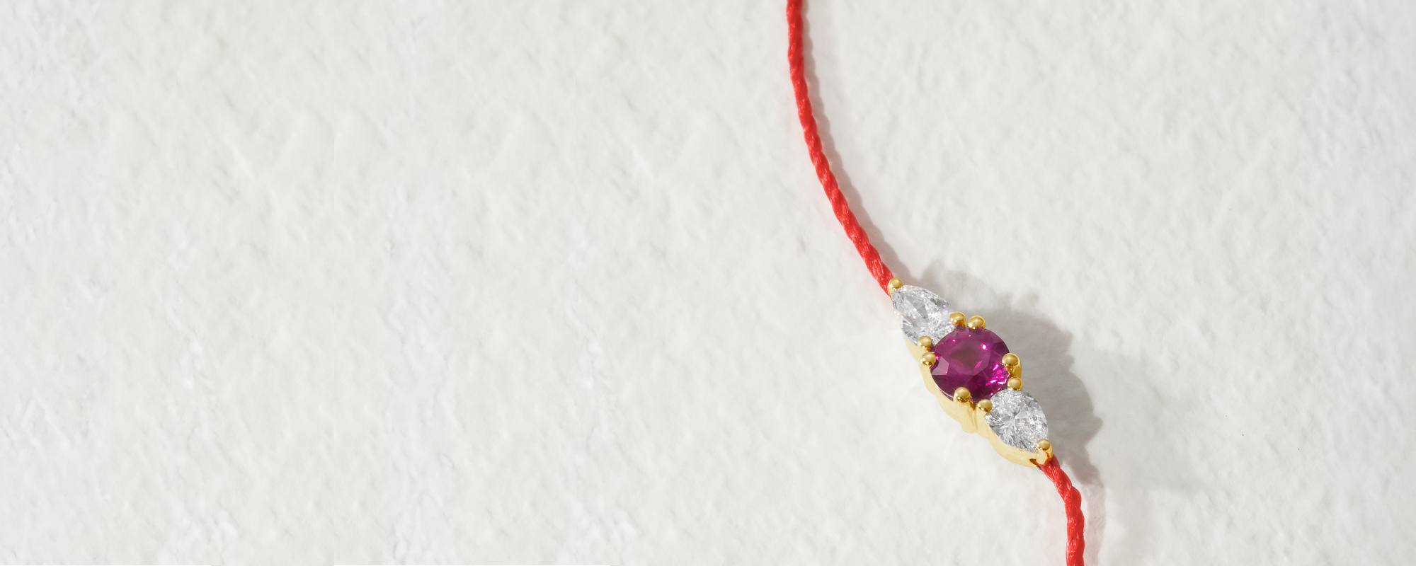 Round and pear diamond jewelry - Redline - Redline