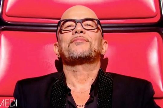 Pascal Obispo et son collier Redline !