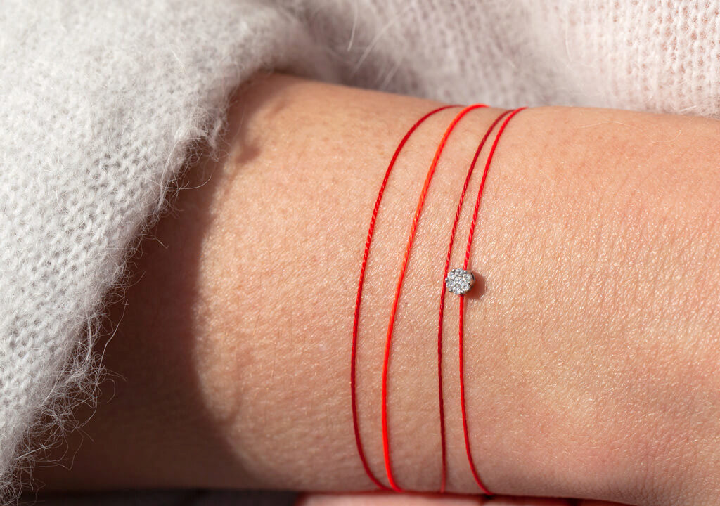 Red String Bracelet Meaning & How to Use it (The Complete Guide