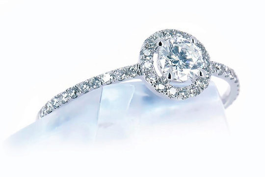 Que faire pour entretenir votre alliance en or blanc ?