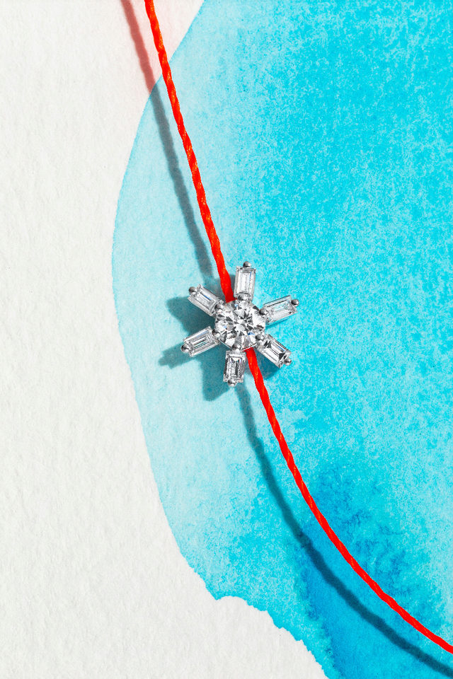 Gold, thread and diamonds
