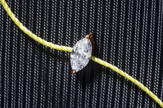 A diamond prong setting