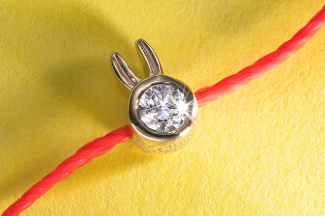 Little symbolic icons in gold