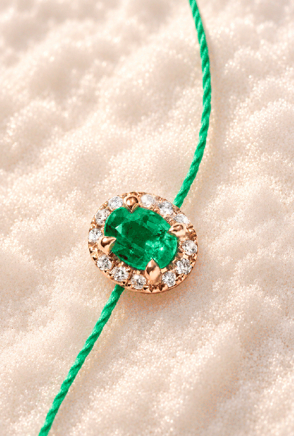 Diva, a Sapphire Surrounded by Diamonds